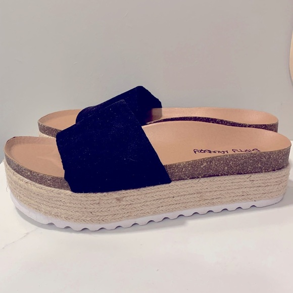 Dirty Laundry Platform Espadrille Sandals - Picture 5 of 9